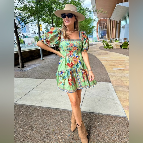 FARM Rio Dresses & Skirts - Farm Rio green bright yard mini cotton puff sleeve dress